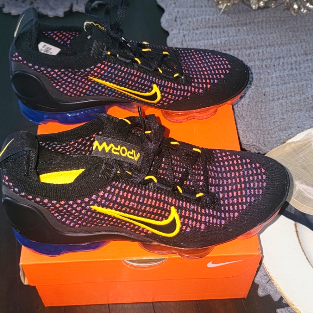 VAPORMAX SNEAKERS - NEW